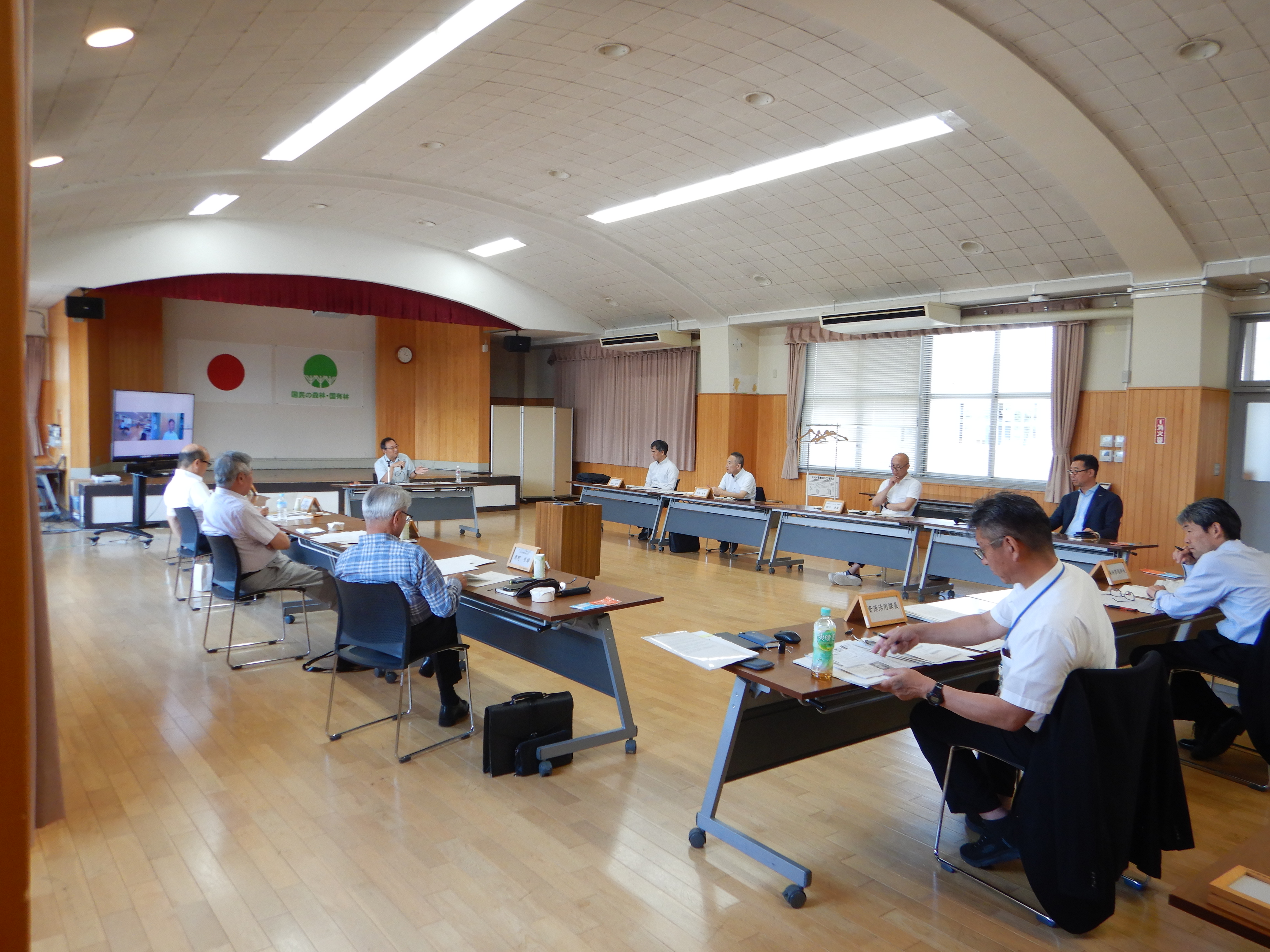 令和8年度第1回国有林材供給調整検討委員会の様子