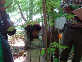 小さな子が試験に挑んでいます