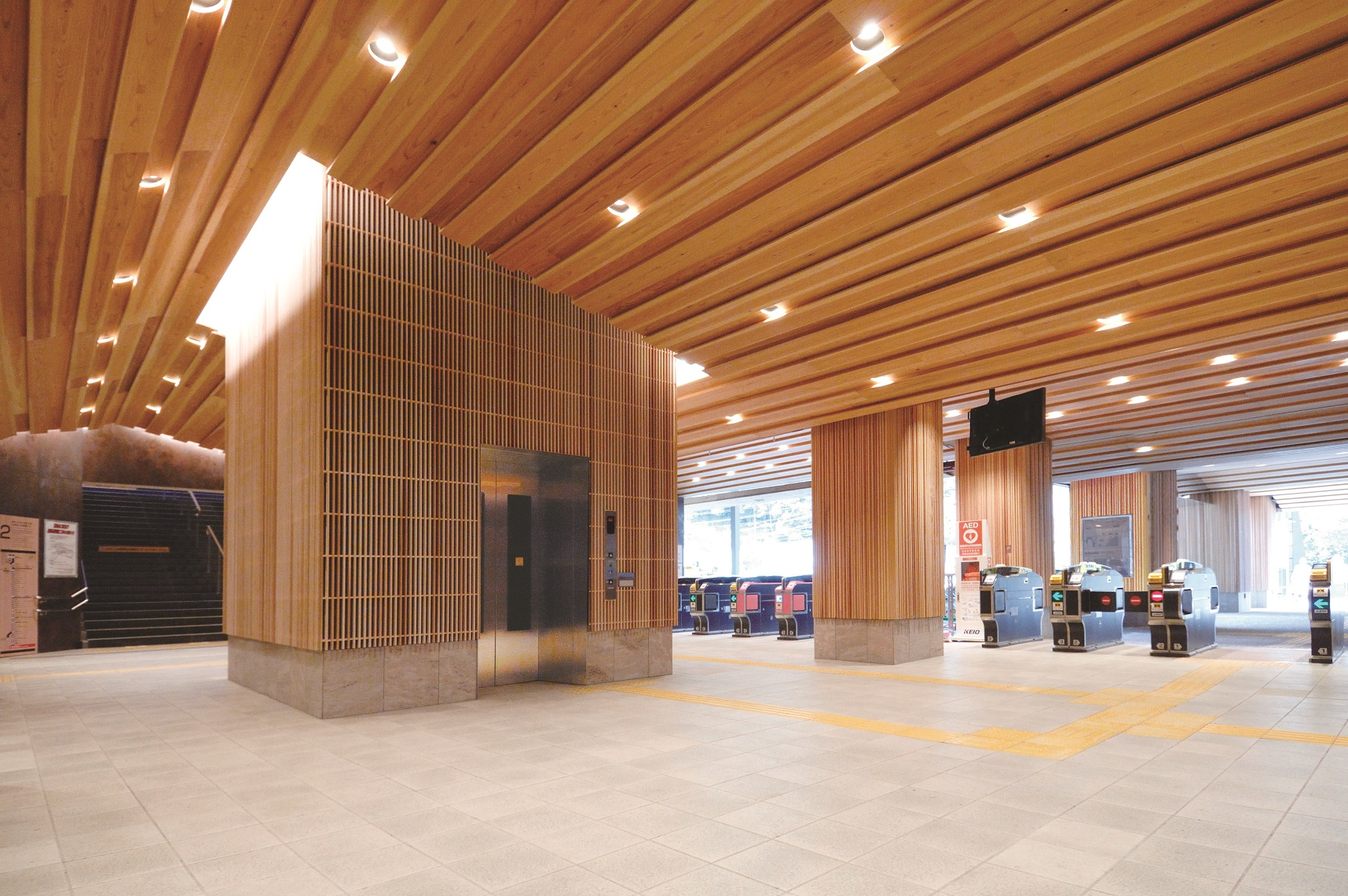 多摩産材を活用した高尾山口駅コンコース