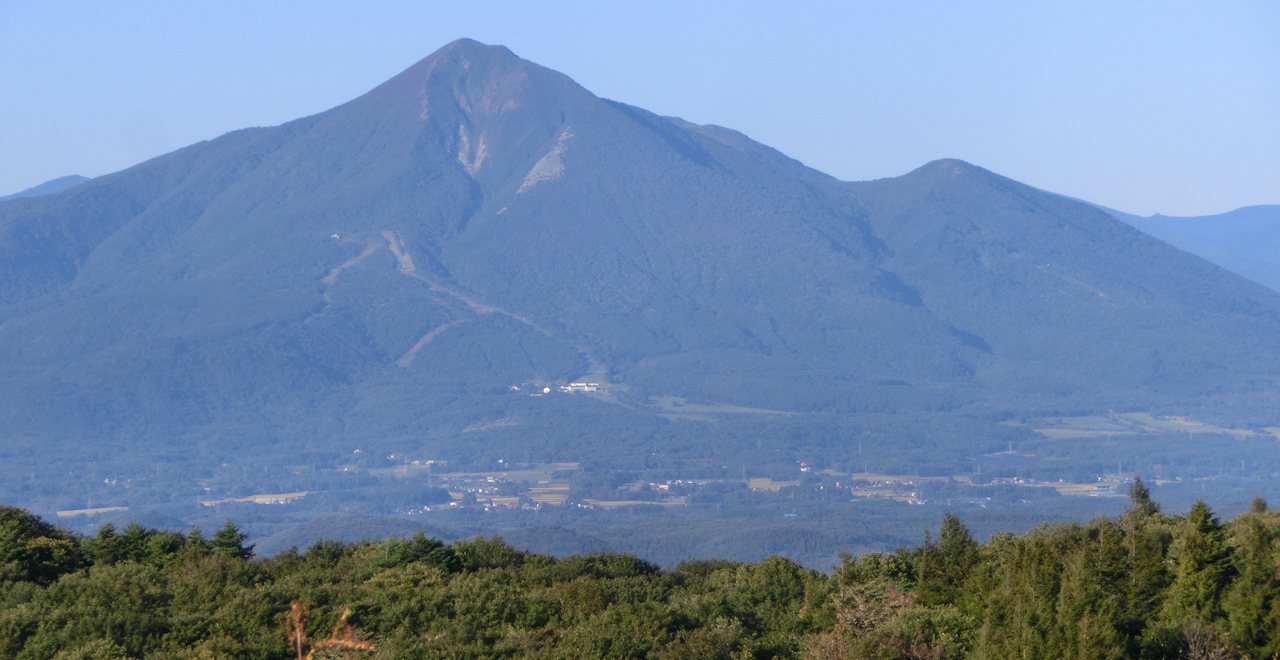 山頂からの磐梯山