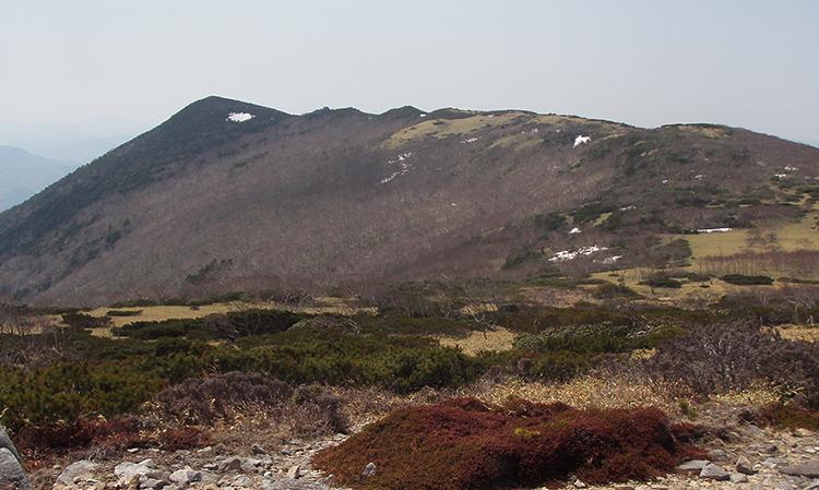 五葉山山頂から望む黒岩