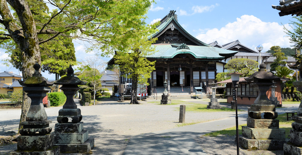 火渡り神事で知られる木原不動尊