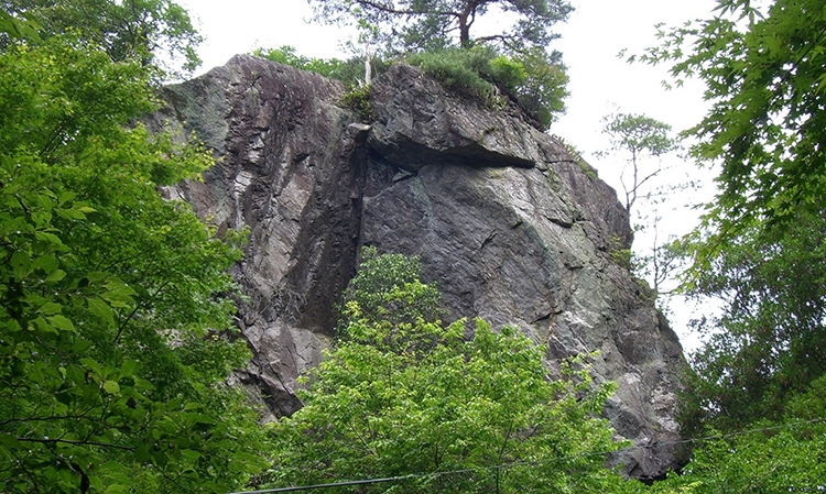 さるとび岩