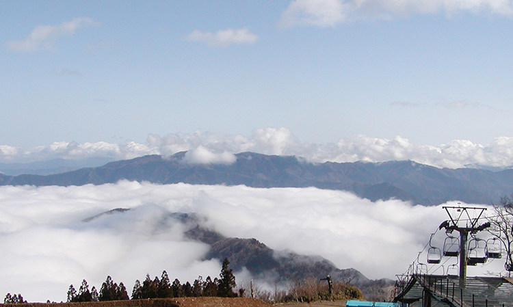 ゲレンデからの九州山地と雲海は絶景