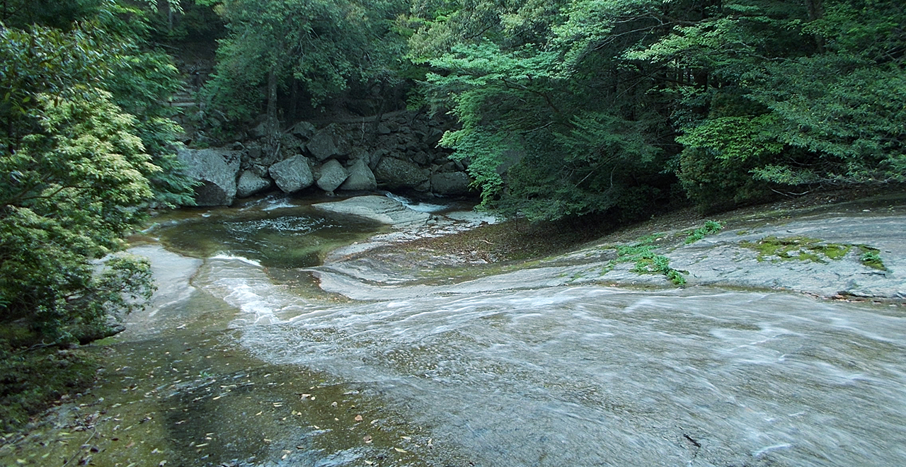 滑らかな河床