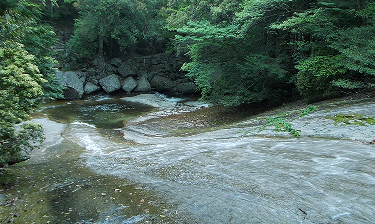 滑らかな河床