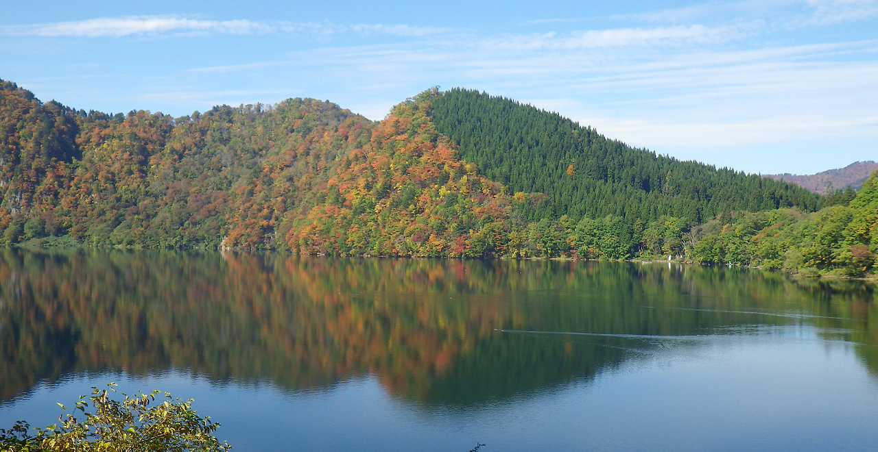 沼沢湖と紅葉