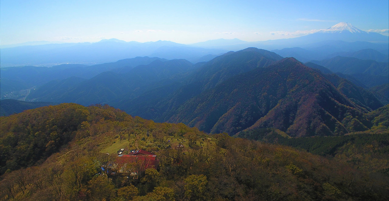 鍋割山荘と富士山