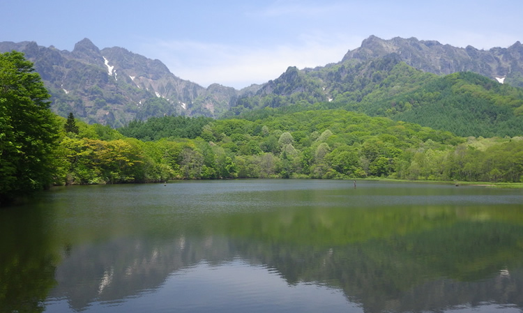 鏡池からの戸隠山