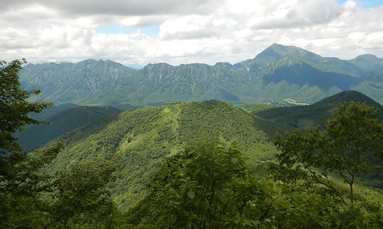 飯縄山から望む戸隠連峰