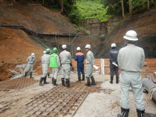 消防、警察と連消した治山施設のパトロール