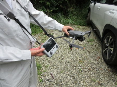 調査に使用しているドローン