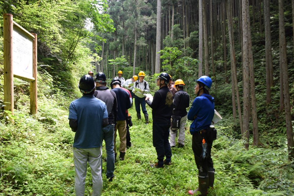 新元重山国有林で概要を説明する様子