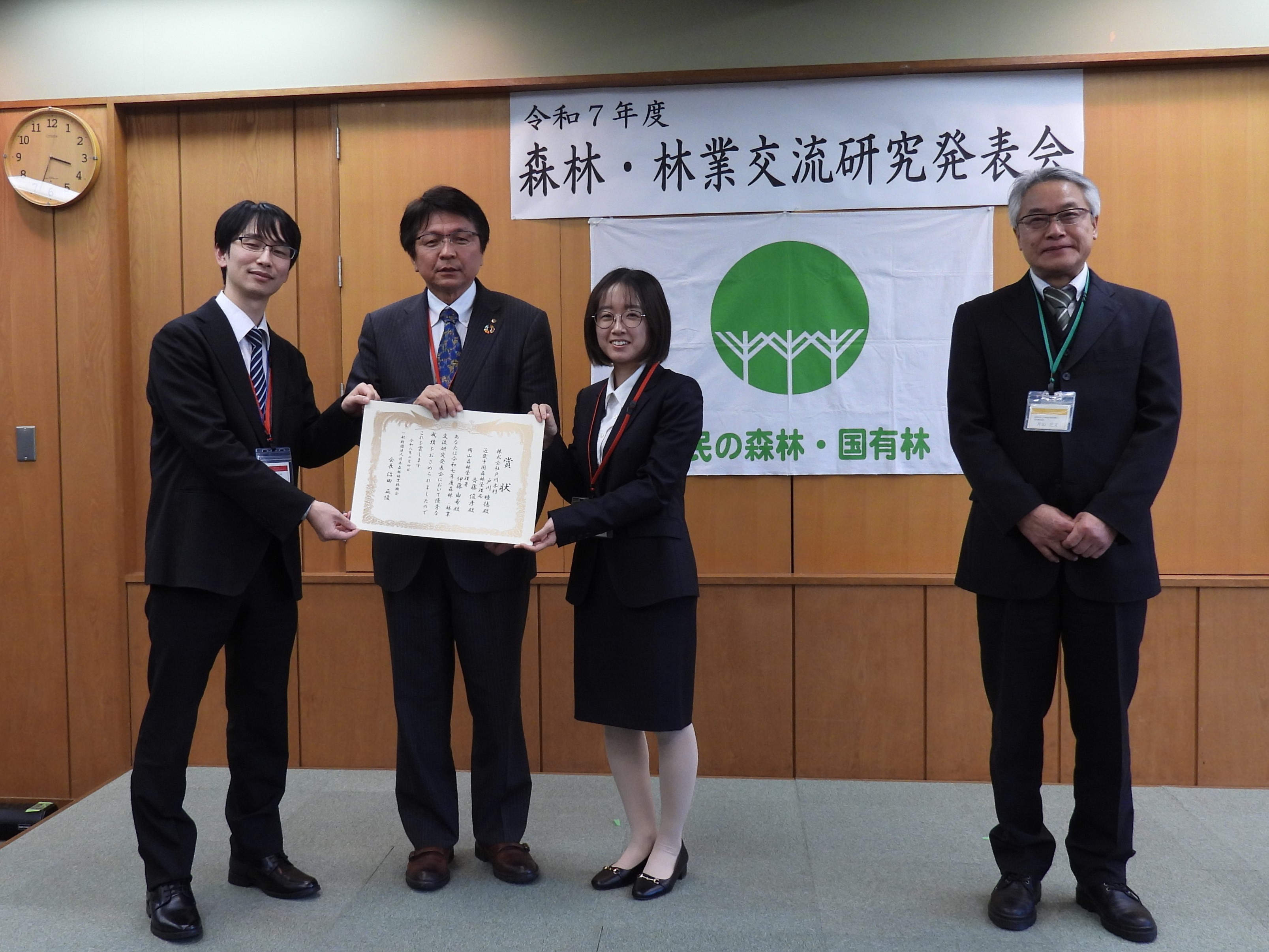 株式会社戸川木材 戸川さん &nbsp;近畿中国森林管理局資源活用課 斎藤さん  &nbsp;岡山森林管理署 伊藤さんと日本林業振興会森林調査部長