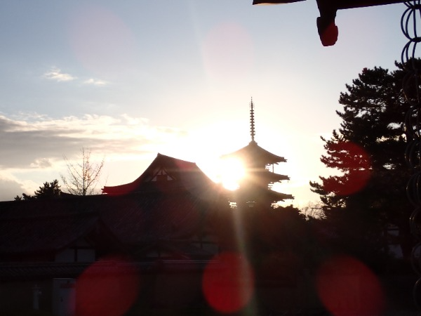 夕暮れ時の法隆寺