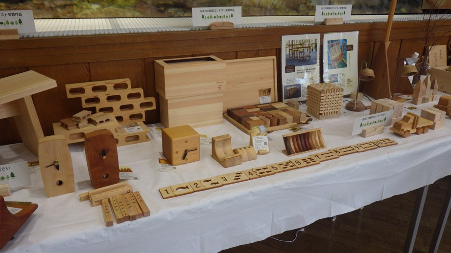 三重県の木工品展示