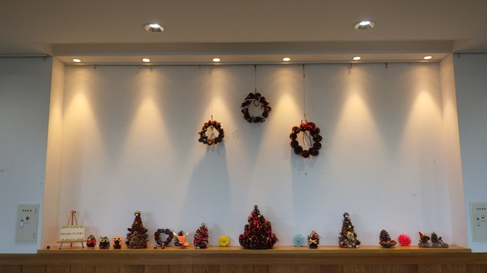 ツリー、リースなどの展示