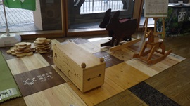 木のおもちゃ展示