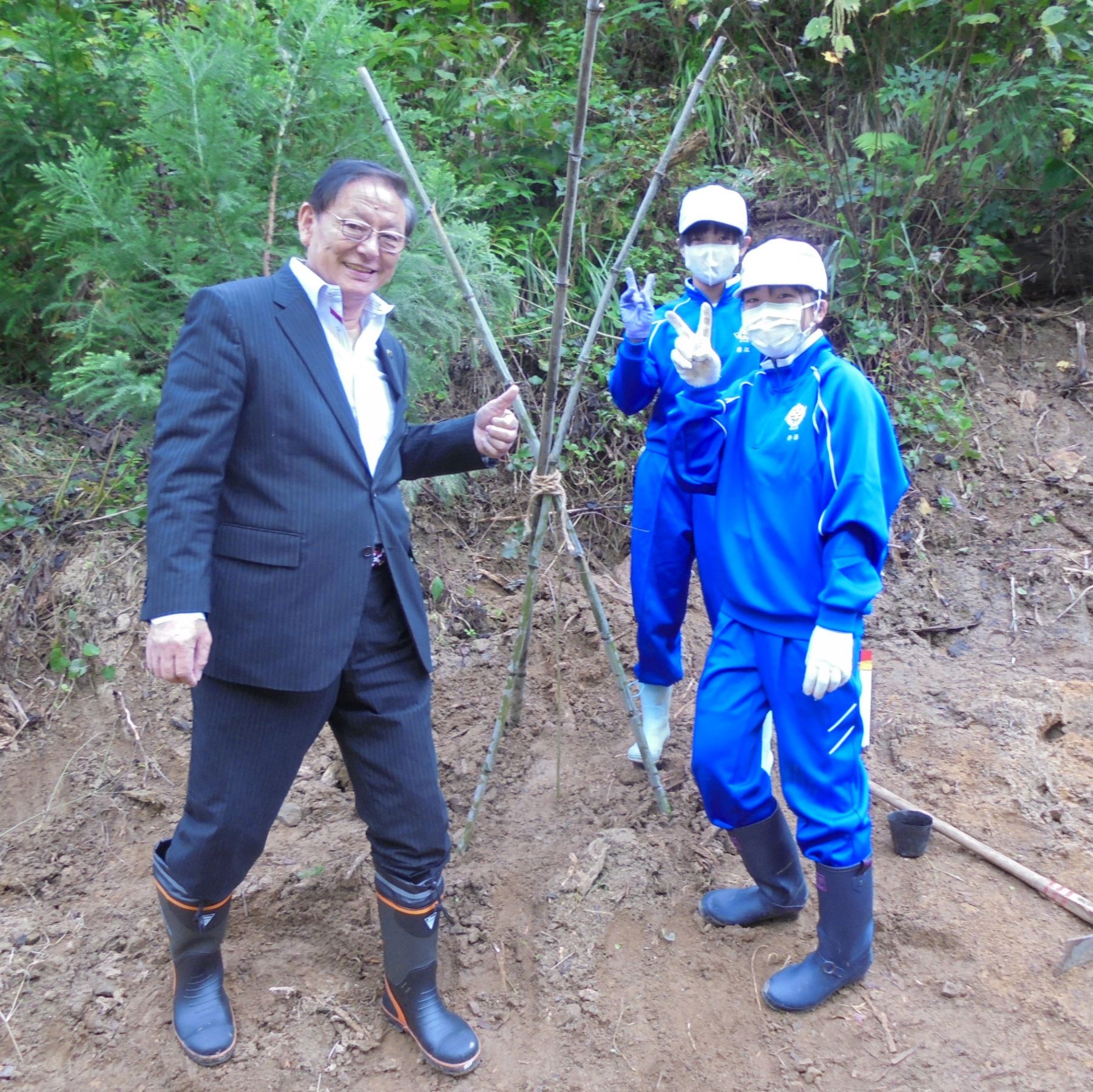 記念植樹の様子