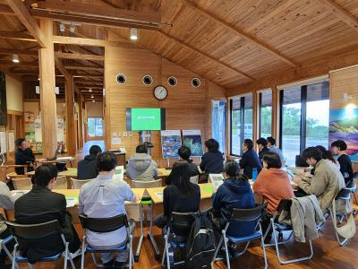 屋久島町役場 木造庁舎の説明（提供：竹中工務店）