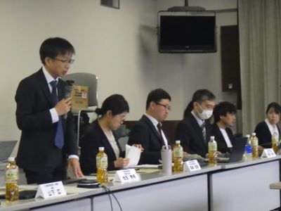 科学委員会で挨拶する池田計画保全部長