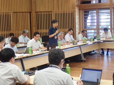 挨拶する池田計画保全部長