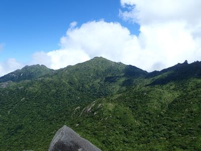 黒味岳から奥岳を望む