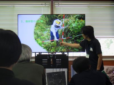 森林官について説明をする宮川首席森林官